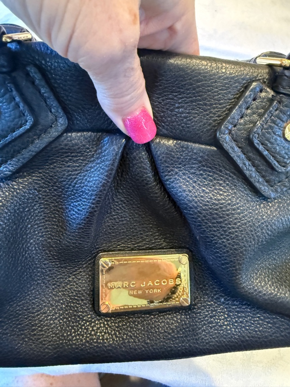 Marc By Marc Jacobs Black Leather Shoulder Bag with Gold Plaque - Picture 3 of 14